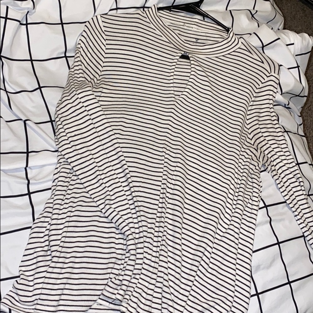 Key Hole, mock neck long sleeve